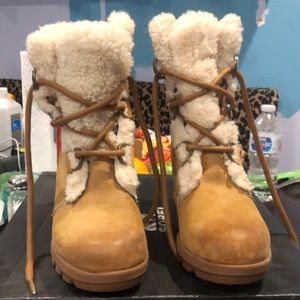 Joan of arc wedge II shearling camel brown euc sz 6 in box